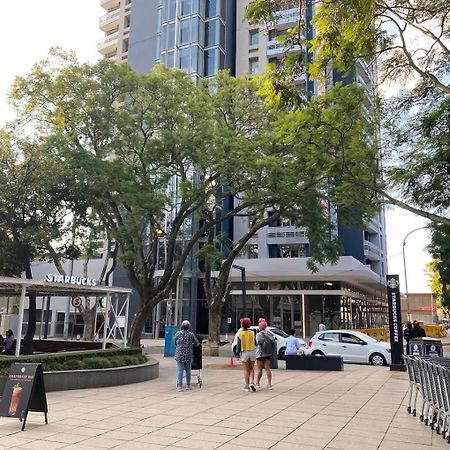 One Rosebank Stay Johannesburg Esterno foto
