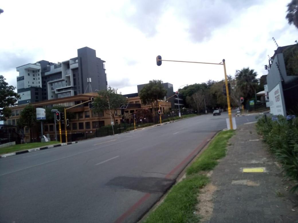 One Rosebank Stay Johannesburg Esterno foto